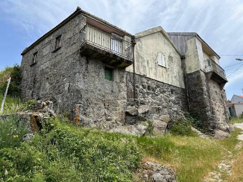 Moradia para restauro em Castro Laboreiro, Viana do Castelo