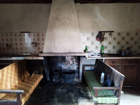 Moradia para restauro em Castro Laboreiro, Viana do Castelo