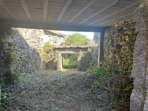Moradia para restauro em Castro Laboreiro, Viana do Castelo