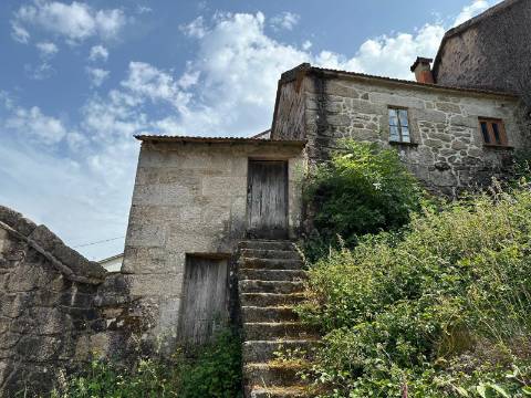 Moradia para restauro em Castro Laboreiro, Viana do Castelo