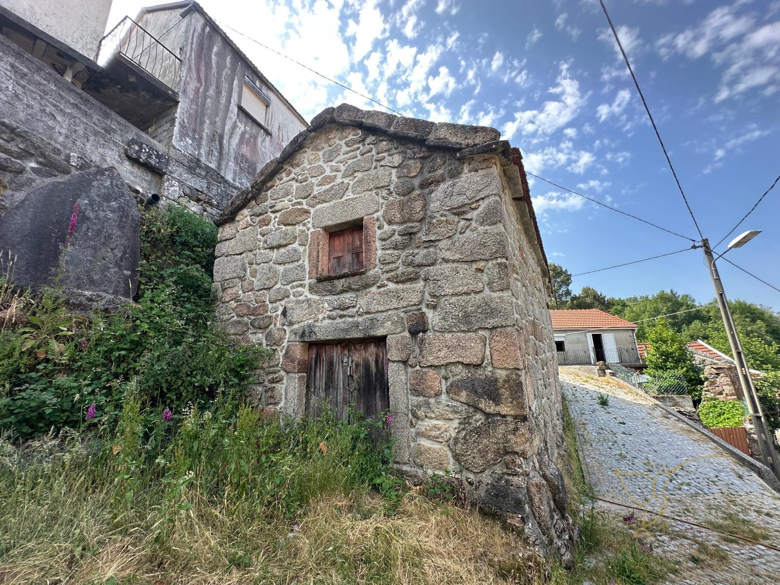 Moradia para restauro em Castro Laboreiro, Viana do Castelo