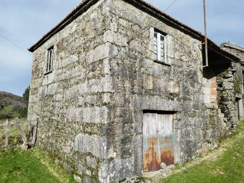 Moradia para restauro em Castro Laboreiro, Viana do Castelo
