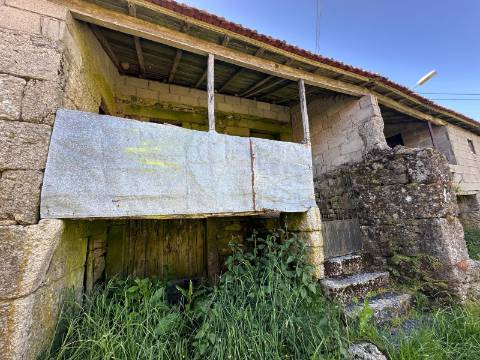 Moradia para restauro em Castro Laboreiro, Viana do Castelo