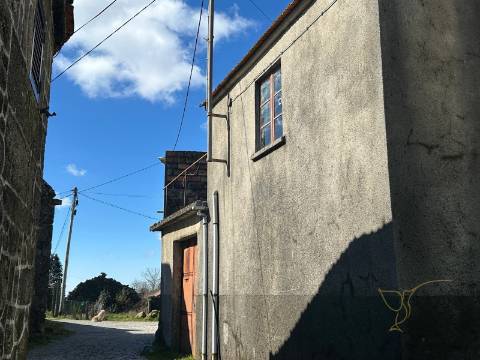 Moradia para restauro em Castro Laboreiro, Viana do Castelo