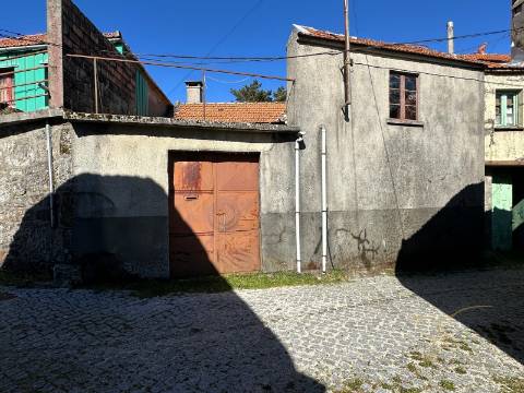 Moradia para restauro em Castro Laboreiro, Viana do Castelo