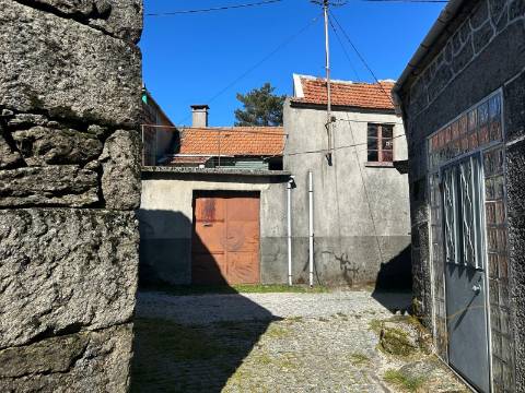 Moradia para restauro em Castro Laboreiro, Viana do Castelo