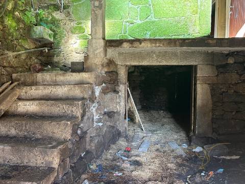 Moradia para restauro em Castro Laboreiro, Viana do Castelo