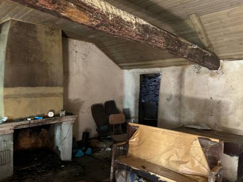 Moradia para restauro em Castro Laboreiro, Viana do Castelo