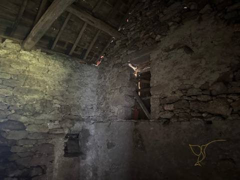 Moradia para restauro em Castro Laboreiro, Viana do Castelo