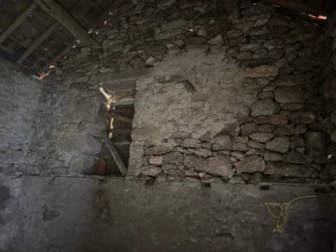 Moradia para restauro em Castro Laboreiro, Viana do Castelo