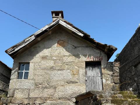 Moradia para restauro em Castro Laboreiro, Viana do Castelo