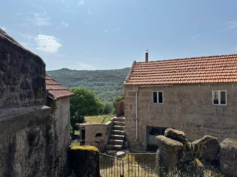 Moradia para restauro em Castro Laboreiro, Viana do Castelo
