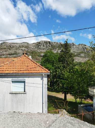 Moradia para restauro em Castro Laboreiro, Viana do Castelo