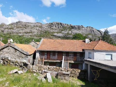 Moradia para restauro em Castro Laboreiro, Viana do Castelo