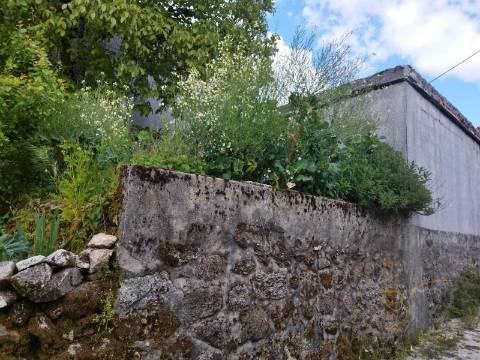 Moradia para restauro em Castro Laboreiro, Viana do Castelo