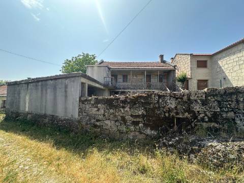 Moradia para restauro em Castro Laboreiro, Viana do Castelo