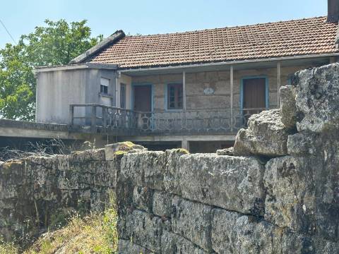 Moradia para restauro em Castro Laboreiro, Viana do Castelo