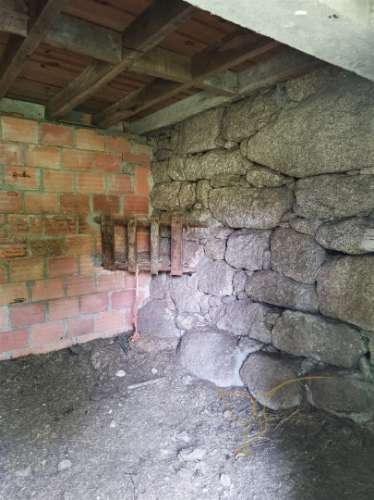 Moradia para restauro em Castro Laboreiro, Viana do Castelo