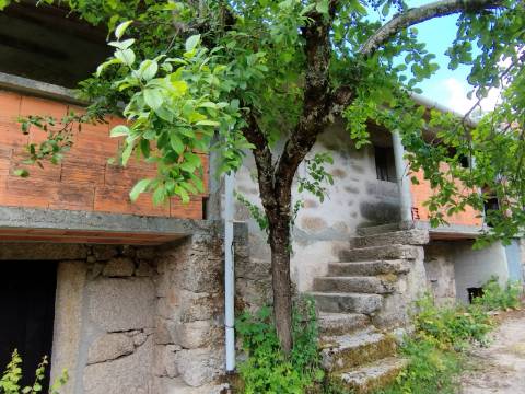 Moradia para restauro em Castro Laboreiro, Viana do Castelo