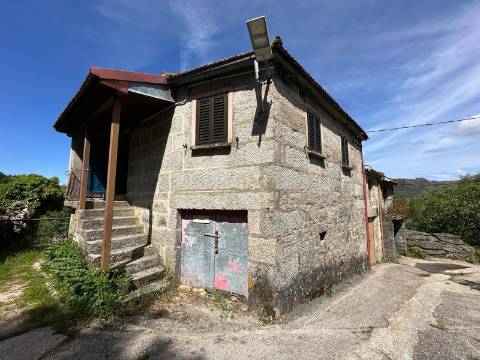Moradia para restauro em Castro Laboreiro, Viana do Castelo