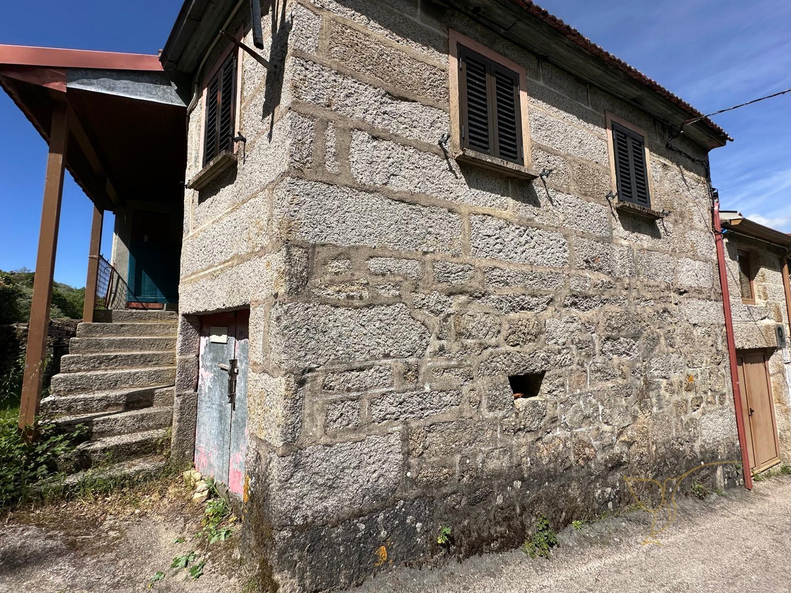 Moradia para restauro em Castro Laboreiro, Viana do Castelo