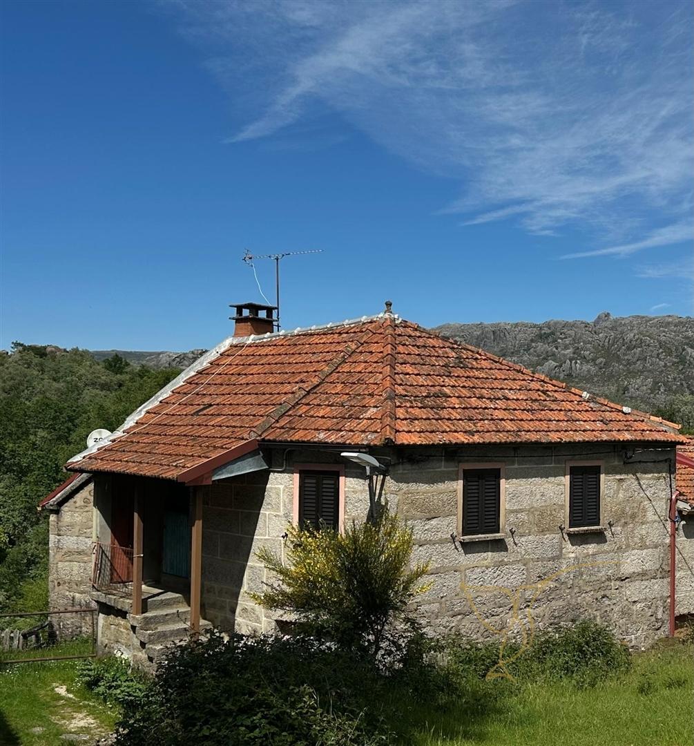 Moradia para restauro em Castro Laboreiro, Viana do Castelo