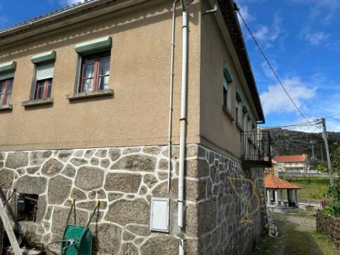 Moradia para restauro em Castro Laboreiro, Viana do Castelo
