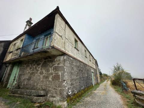 Moradia para restauro em Castro Laboreiro, Viana do Castelo