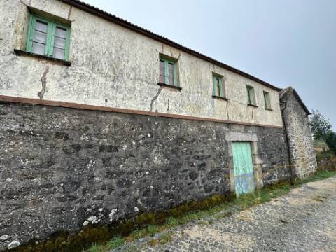 Moradia para restauro em Castro Laboreiro, Viana do Castelo