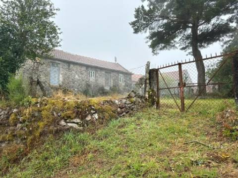 Moradia para restauro em Castro Laboreiro, Viana do Castelo