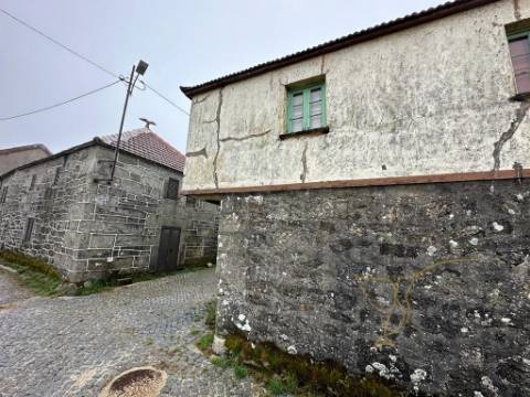 Moradia para restauro em Castro Laboreiro, Viana do Castelo
