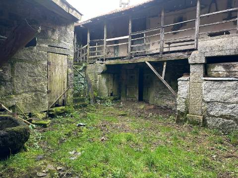 Moradia para restauro em Castro Laboreiro, Viana do Castelo