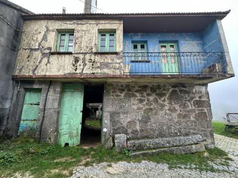 Moradia para restauro em Castro Laboreiro, Viana do Castelo