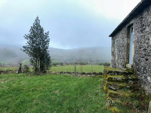 Moradia para restauro em Castro Laboreiro, Viana do Castelo