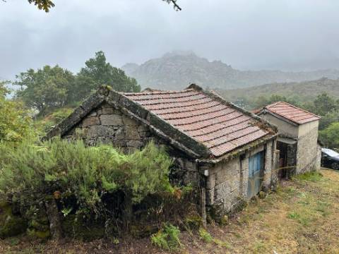 Moradia para restauro em Castro Laboreiro, Viana do Castelo