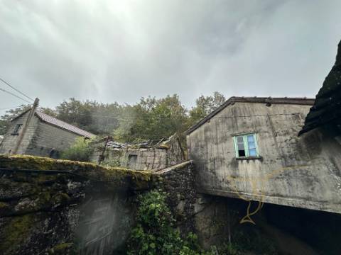 Moradia para restauro em Castro Laboreiro, Viana do Castelo