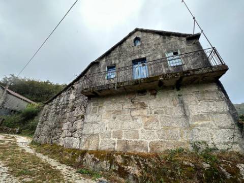 Moradia para restauro em Castro Laboreiro, Viana do Castelo