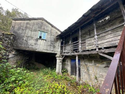 Moradia para restauro em Castro Laboreiro, Viana do Castelo
