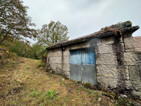 Moradia para restauro em Castro Laboreiro, Viana do Castelo