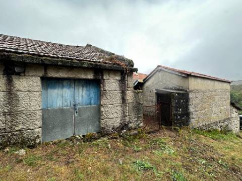 Moradia para restauro em Castro Laboreiro, Viana do Castelo