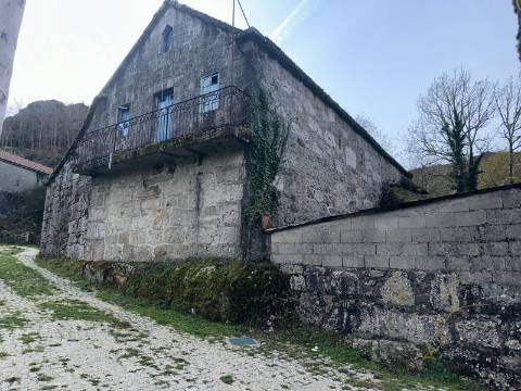 Moradia para restauro em Castro Laboreiro, Viana do Castelo