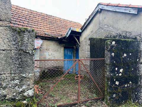 Moradia para restauro em Castro Laboreiro, Viana do Castelo