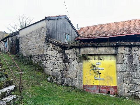 Moradia para restauro em Castro Laboreiro, Viana do Castelo