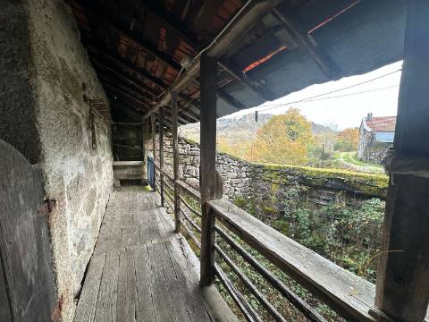 Moradia para restauro em Castro Laboreiro, Viana do Castelo