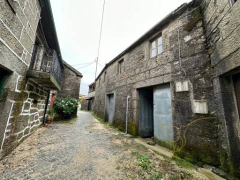 Moradia para restauro em Castro Laboreiro, Viana do Castelo