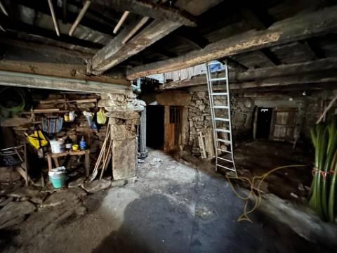 Moradia para restauro em Castro Laboreiro, Viana do Castelo