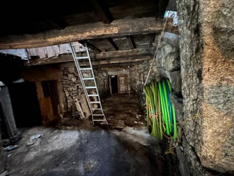 Moradia para restauro em Castro Laboreiro, Viana do Castelo