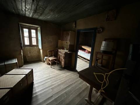 Moradia para restauro em Castro Laboreiro, Viana do Castelo