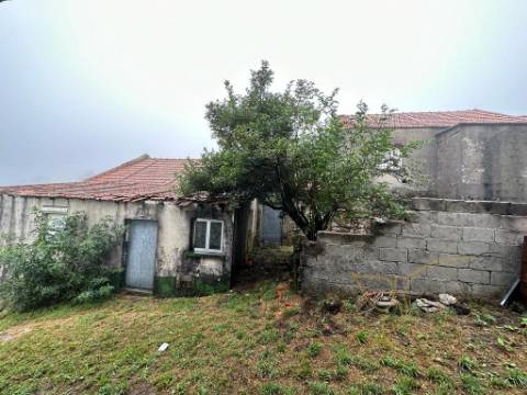 Moradia para restauro em Castro Laboreiro, Viana do Castelo