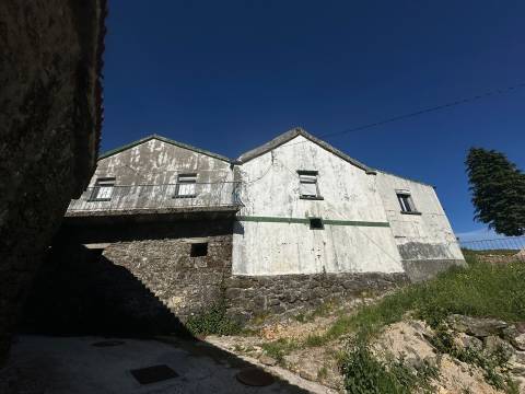 Moradia para restauro em Castro Laboreiro, Viana do Castelo